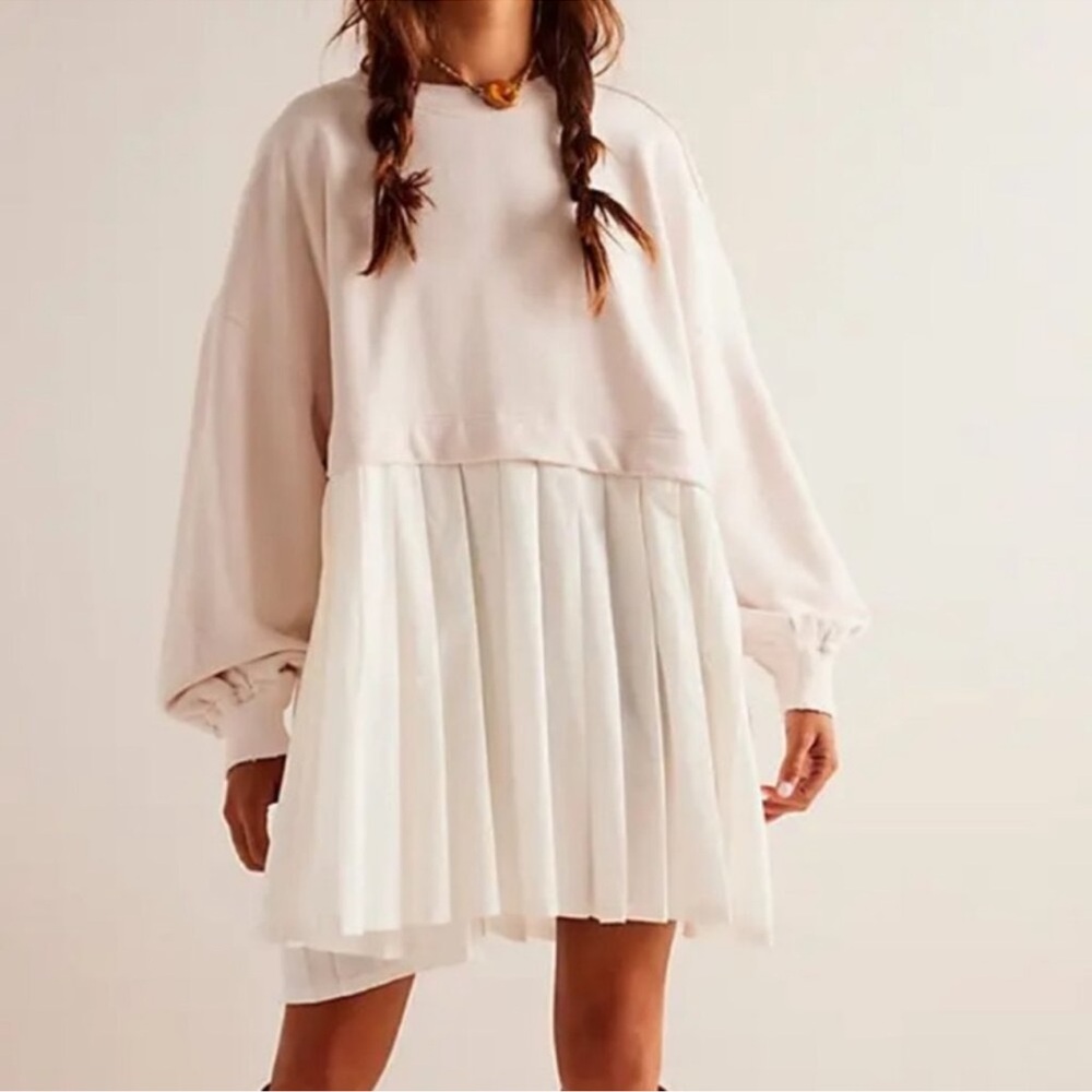 Free People Eleanor sweatshirt mini dress in pale pink & white, pleat skirt NEW